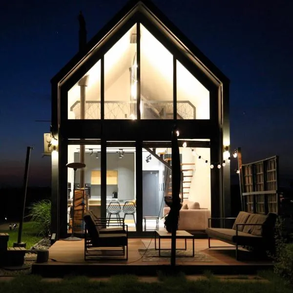 Dolina Słońca obok Suntago - nowoczesne domy z jacuzzi، فندق في Benenard