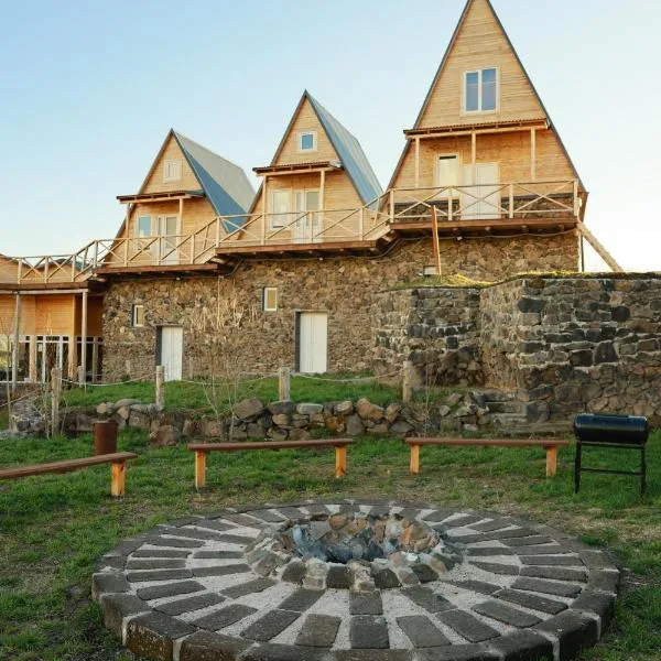 Black Castle Red Valley, hotel Sevaberd városában