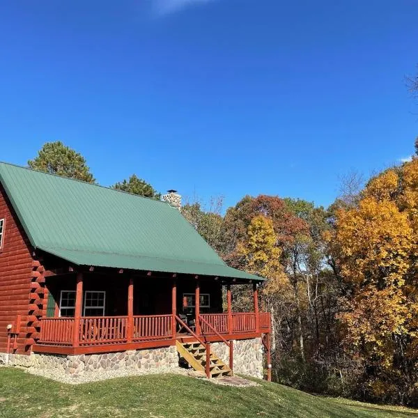Breath of Heaven Cabin- Hot Tub, Deck, Pond, PETS, hotel a Logan