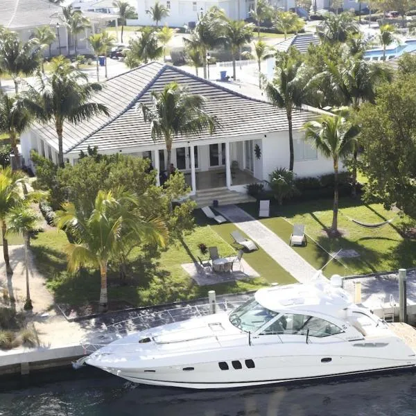 Amamare Waterfront Villa | Pool + Private Dock, hotel sa Bailey Town
