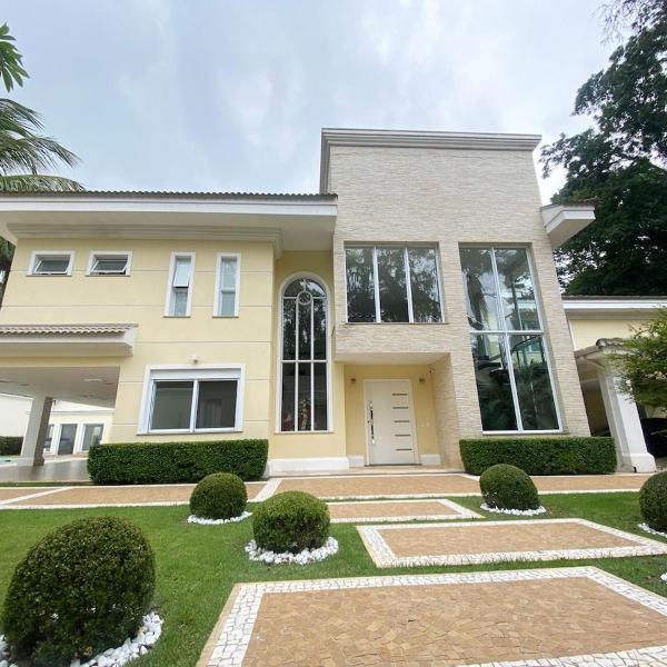 Casa sofisticada em meio à natureza em São Paulo