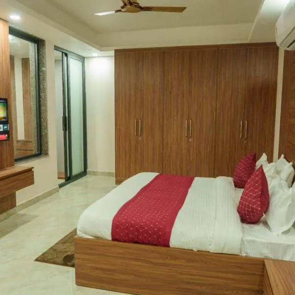 Divine's Residency – hotel w mieście Noida