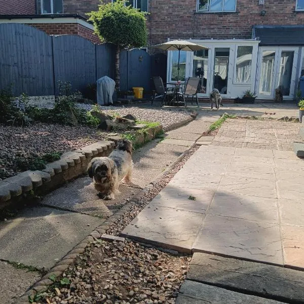 Peaceful Guesthouse, Sleep up to 4, Free Parking, Wi-Fi, Private entrance, Derby City, hotel v destinaci Derby