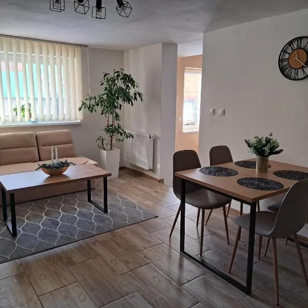 Ubytovanie u Karasa, hotel em Vitanová