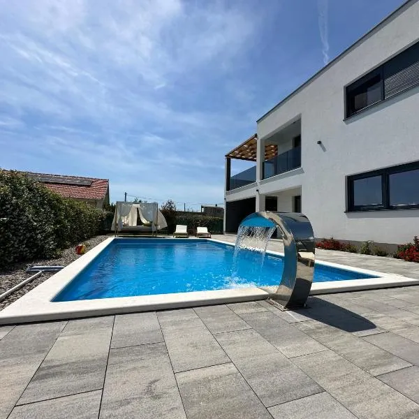 Villa C'est la vie, Hotel in Kaštela