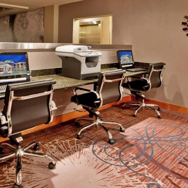 Holiday Inn Express Hotel and Suites Saint Robert by IHG, hotell sihtkohas Saint Robert