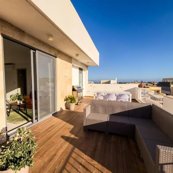New penthouse near airport, with outdoor bbq area, hotel v destinaci Bubaqra