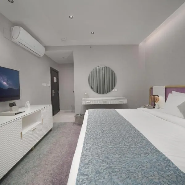 Marvelous Hotel, מלון בטאבוק