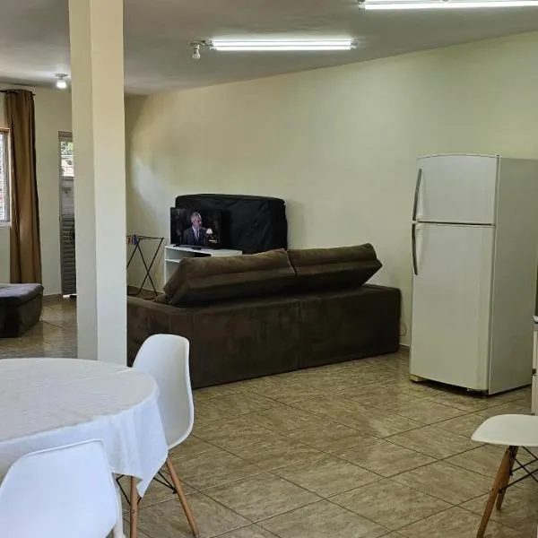 Comfortable apartment in Santa Felicidade, hótel í Curitiba