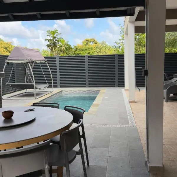 Évasion Créole Détente tropicale avec piscine, jacuzzi et plage à proximité!, מלון בלה טריניטה