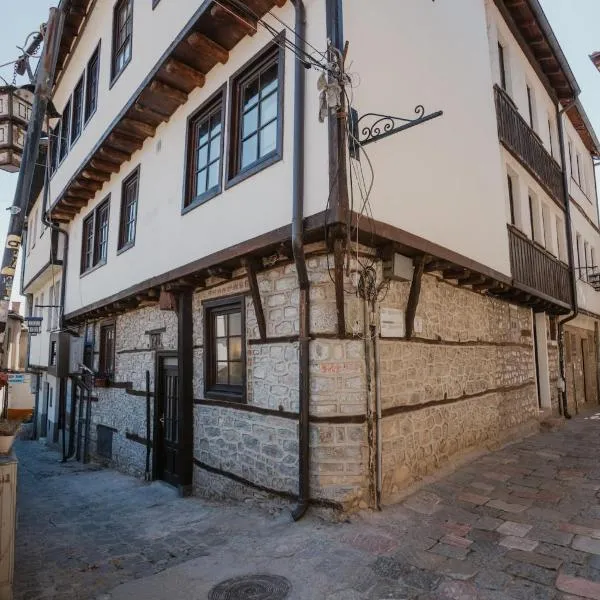 House of Rilkovi I Luxury Old Town House with Sauna & Lake View: Ohri'de bir otel