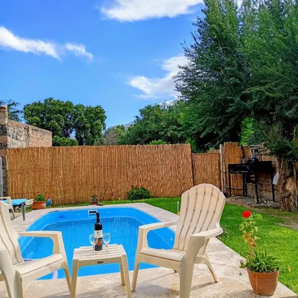 Las Pircas alquiler temporario habitaciones y cabañas，卡法亞特的飯店