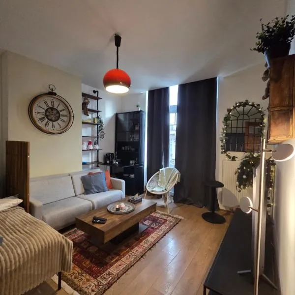 Pb155, balcony with street view, hotelli Brysselissä