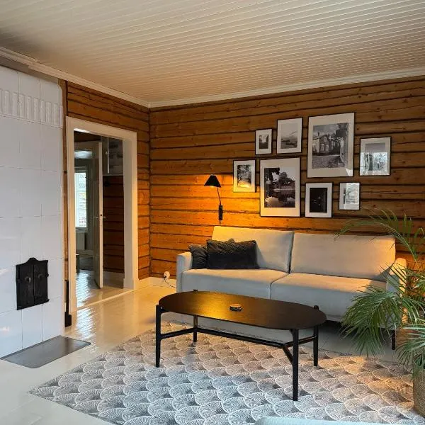 Villa with sauna, fireplace and free parking in the heart of Porvoo, hótel í Porvoo