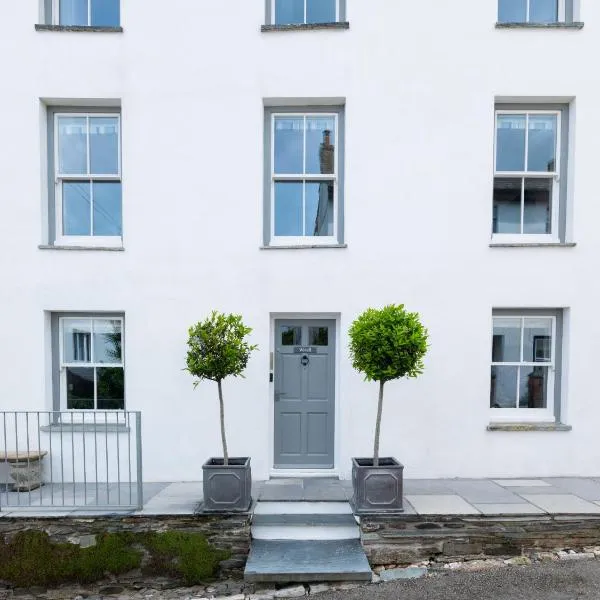 Georgian Apartment with Courtyard in Boscastle - Ideal for Couples and Families, hotel v destinaci Boscastle