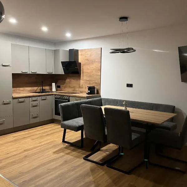 Moderne Ferienwohnung nahe Salzburg & Eugendorf, hotel in Eugendorf