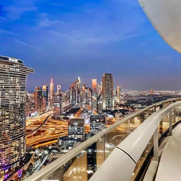 Private Room in Luxury Burj Vista Apartment Downtown with Burj Khalifa View, hotel i Dubai