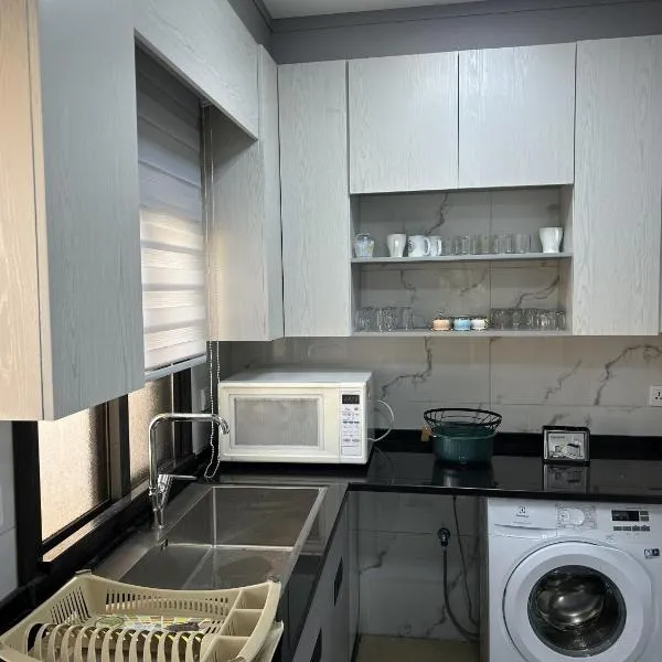Viesnīca golden apartment - karak - thaniyah الكرك الثنية pilsētā Keraka