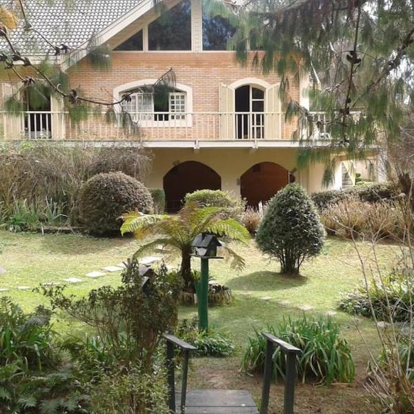 Campos Jordao House 4 bedrooms, barbecue area, garden