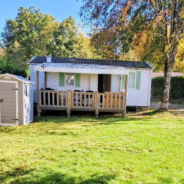 Mobilhome climatisé au bord du lac avec piscine, hotel v destinaci Saint-Gérons
