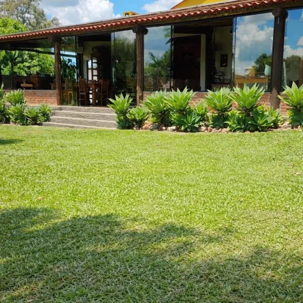 Chácara Alci Guedes, hotel a São Gabriel