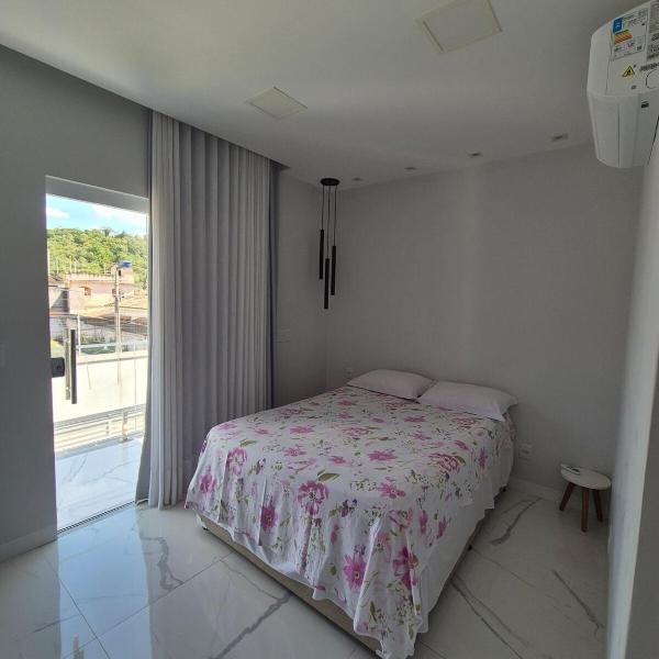 Duplex 2Qts com ar suíte e quintal Prox a praia - Foto 2