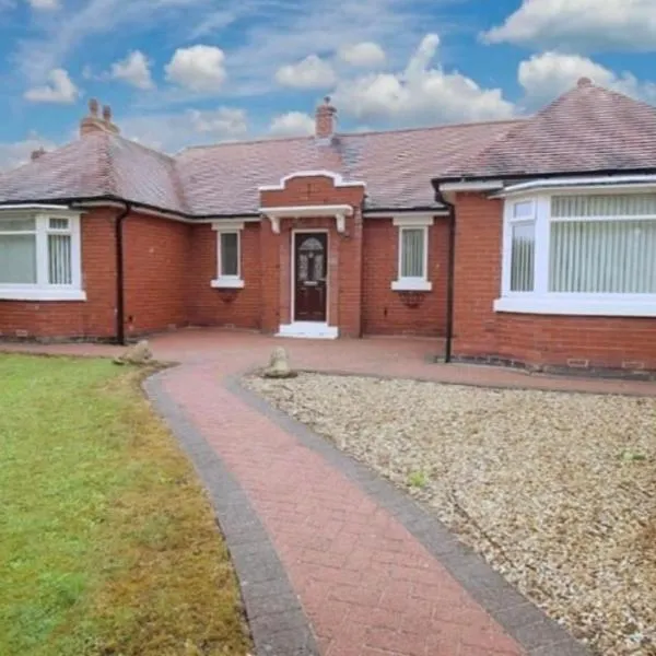 Spacious Dinnington bungalow, хотел в Dinnington