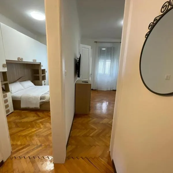 Casa Tua Wifi - Spaziosa per 4-5 persone, хотел в Tриест