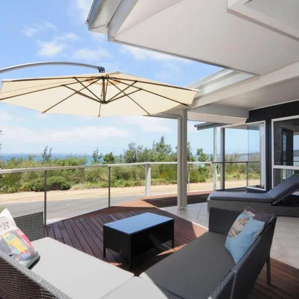 Arcadia - large 4BR beach home & optional studio, hotel a Vincentia