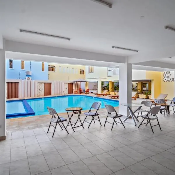 The Pearl With gym& pool, hotel in Mombassa