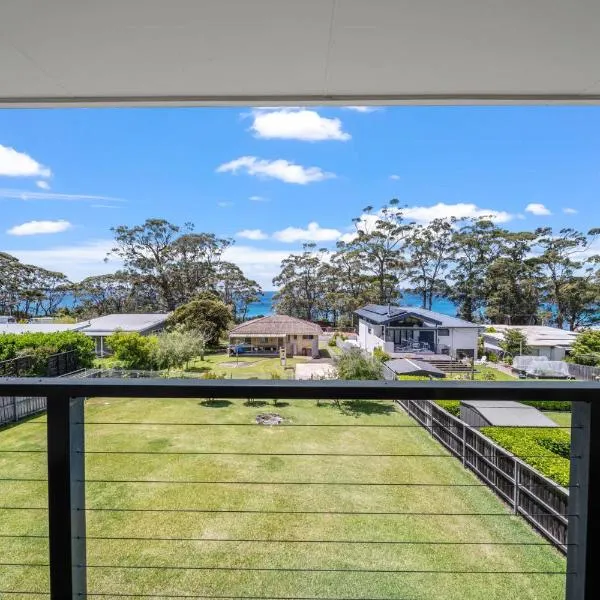 Days By The Bay - 3BR house with ocean views, hotel v mestu Hyams Beach