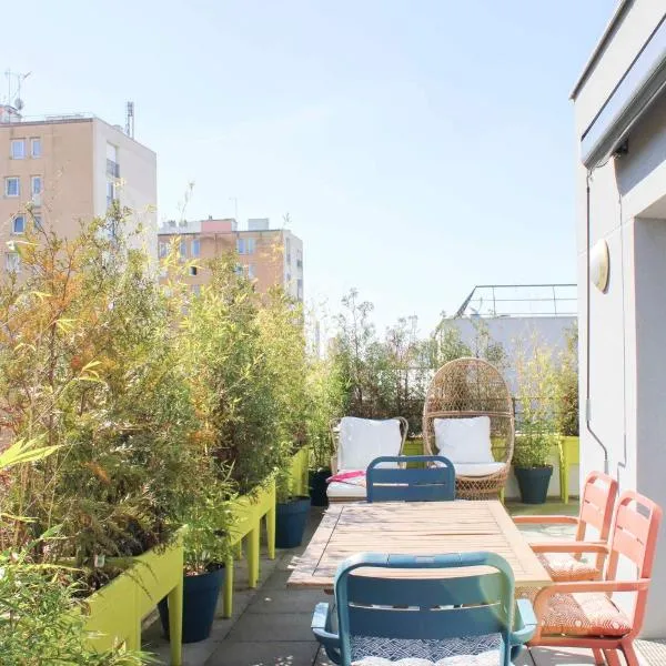 Apartment with balcony at the gates of Paris: Bagnolet şehrinde bir otel
