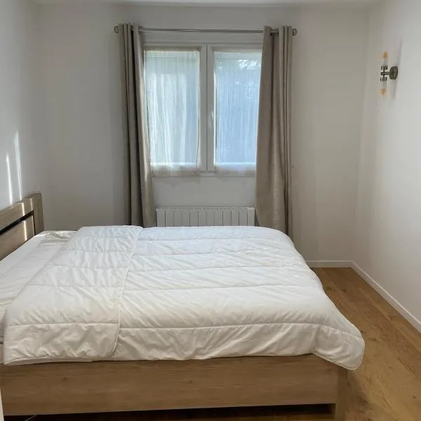 Beautiful Luxurious House with Cinema Ideal for Groups, hotel v destinácii Drancy