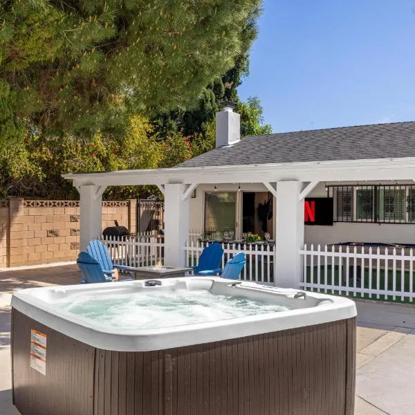 Stylish Getaway with Hot Tub，Northridge Hospital Heliport的飯店