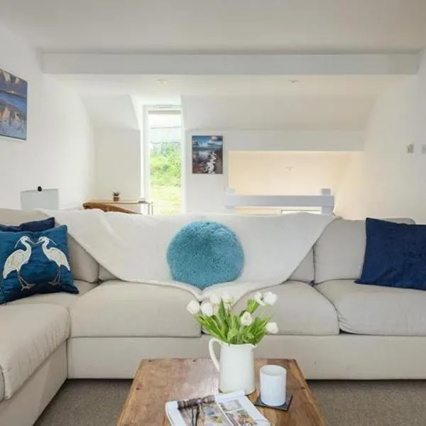 Lovely Cornish House just a short stroll to 2 great beaches, хотел в Saint Columb Minor