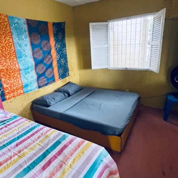 Cabo de Santo Agostinho में, होटल El Gringo Quarto privativo com banheiro compartilhado