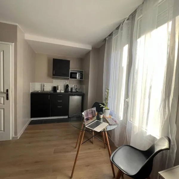 Studio Londres super cosy I rénové fin 2025 I parking gratuit, hotel sa Châtellerault