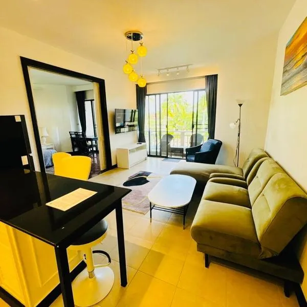 Allamanda 2 lake side pad in the heart of Laguna โรงแรมในLaguna Phuket