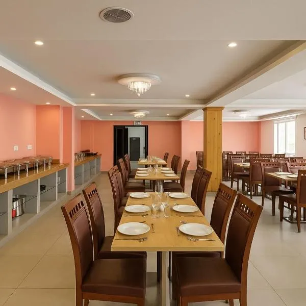 Staynest Rejency 50 meter from Ridge Park, מלון בגנגטוק