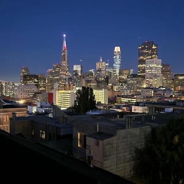 Charming 2BR Cottage with Bay and City Views-Gated Luxury Private Place, hotel v destinácii San Francisco