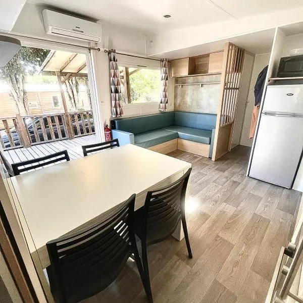 Mobilhome Carry le Rouet bord de mer, hotel in Carry-le-Rouet