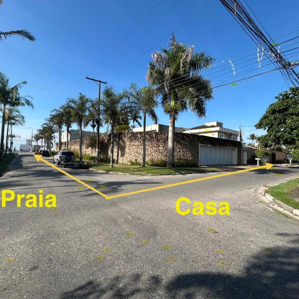 Casa com Piscina e churrasqueira - 100 metros da praia- 4 Dorm para até 13 pessoas