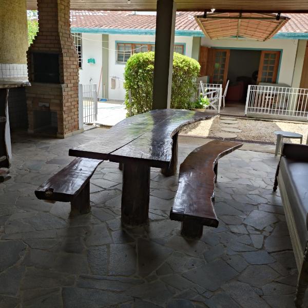 Casa para temporada em Ubatuba, piscina, churrasqueira próxima das praias e restaurantes
