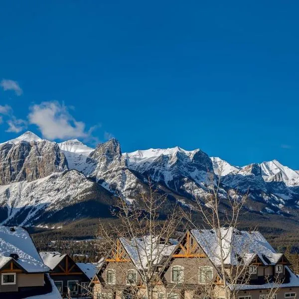 Stylish Mountain View Condo with Gym, hotel em Canmore