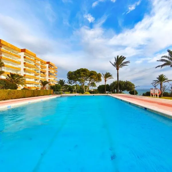 Apartamento frente al mar con piscina Miami Platja، فندق في ميامي بلاتجا