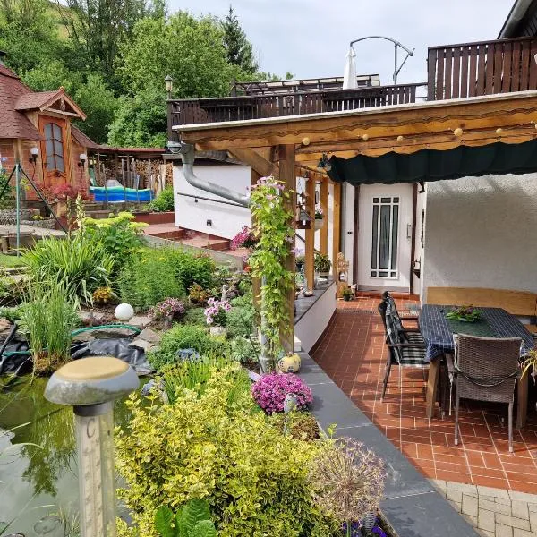 Ferienwohnung Am Öpitzer Berg，Pößneck的飯店