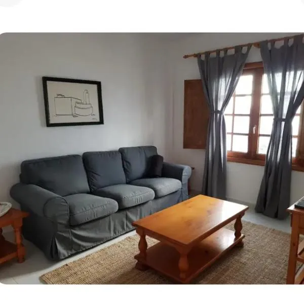 Apartamentos Punta Mujeres alto derecha, hotel in Punta Mujeres