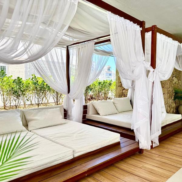 Apartamento em Condomínio Frente-Mar com Piscinas, Jacuzzi Aquecida, Sauna, Academia, Brinquedoteca, Churrasqueira na Sacada, Cozinha Completa e Lazer de Home Club - Foto 2