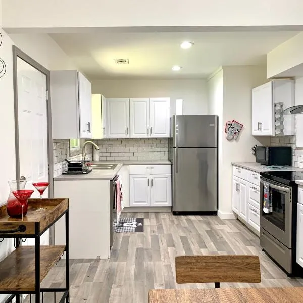 Spacious Home on a Hill near Dwntwn ATL, 3BD-2BA excluding Basement – hotel w Atlancie