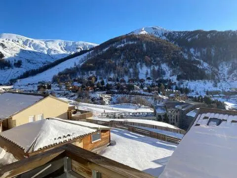 Grand T2 La Foux d'Allos - pied des pistes - 4 pers tout confort - Terrasse Plein sud, hôtel à La Foux d'Allos